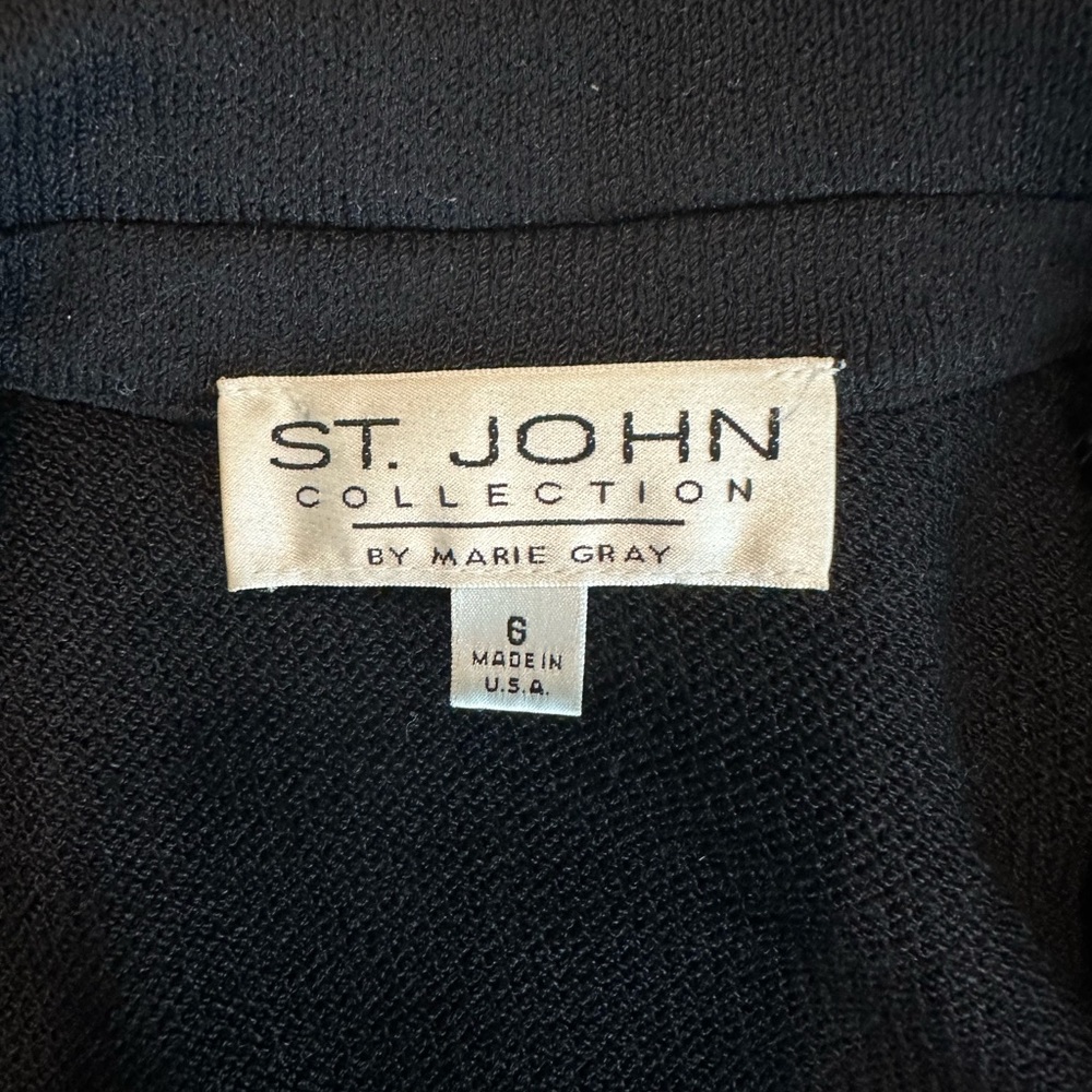 VINTAGE ST. JOHN Black Knit Crepe Boucle Blazer with gold pearl buttons - Picture 5 of 5
